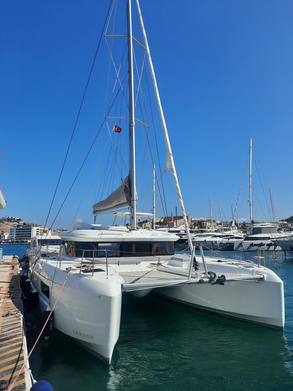 LAGOON 43